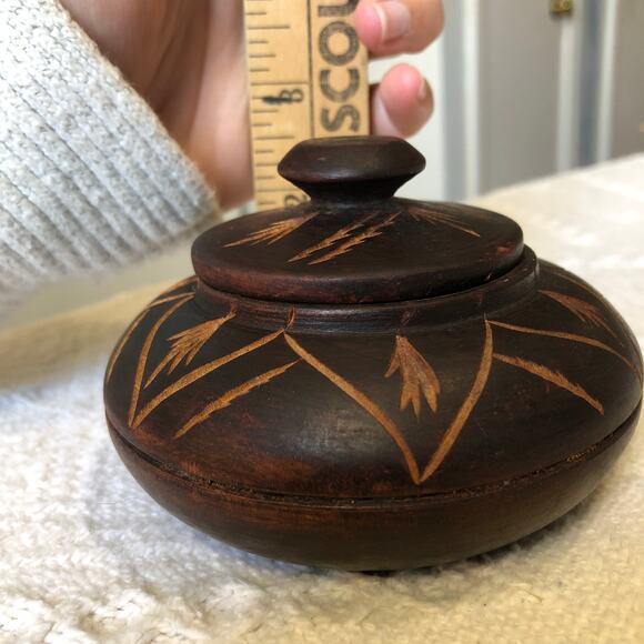 VTG Hand Carved Wooden Trinket Box w/ Lid Rustic Boho Decor Small Leaf 4"x2.5" - Picture 10 of 10